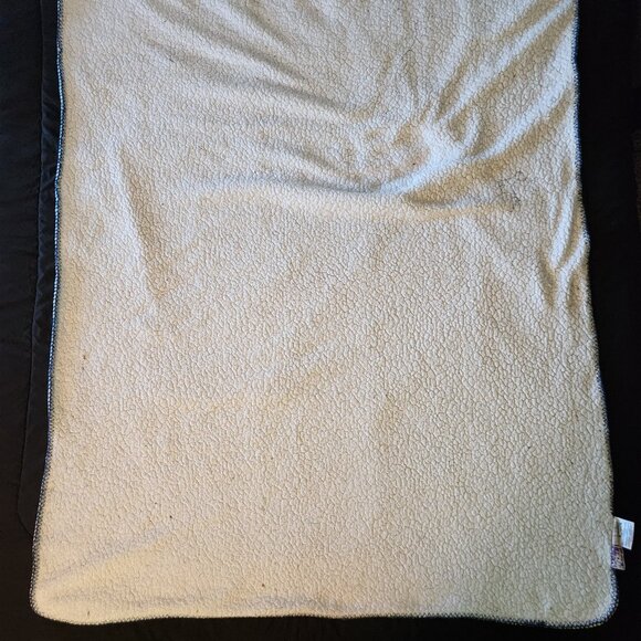 Lilo & Stitch "Palm Smiles" Cloud Sherpa Throw Blanket, Size 50" x 60" - Picture 5 of 7